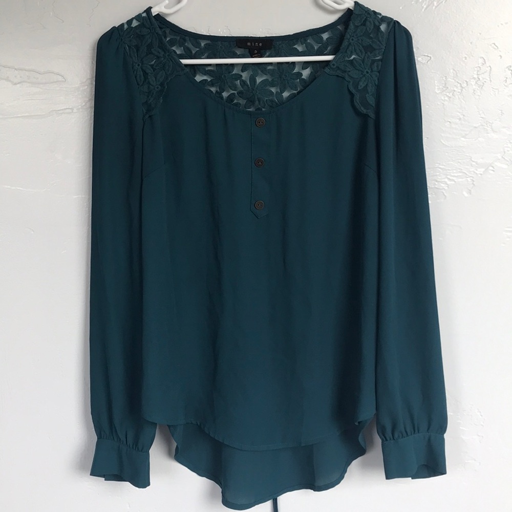 Chiffon blouse with floral and button details